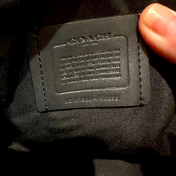 💕 Coach Multifunction Signature Leather Pouch Built In Wallet Bag 👝 NWT!!!♥️💕🎁🛍️ - Picture 10 of 12